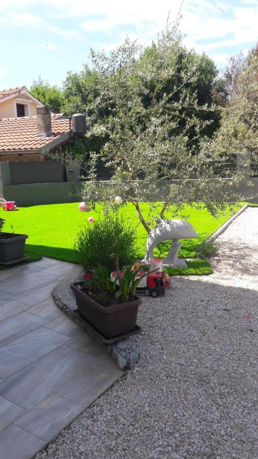 Apartman Nicolle Brzac Екстериор снимка