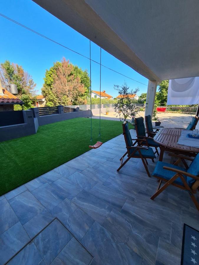 Apartman Nicolle Brzac Екстериор снимка
