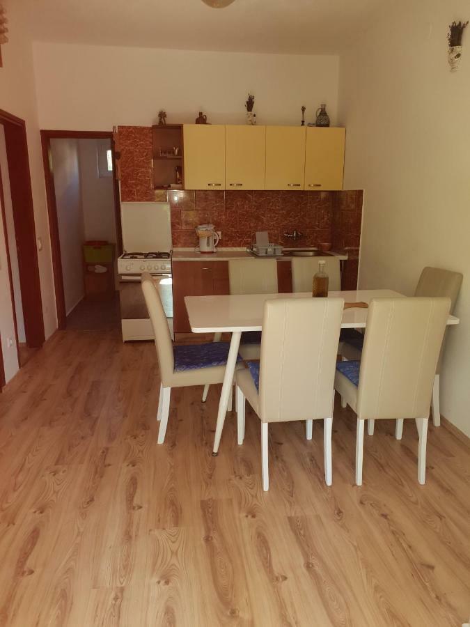 Apartman Nicolle Brzac Екстериор снимка